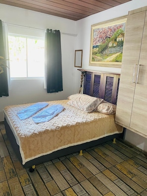 1 bedroom, internet, bed sheets - House 09 simple and cozy backgrounds (Mercês Curitiba)