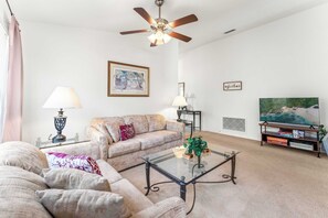 Una televisión, una oficina