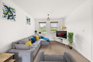 Una televisión, una oficina