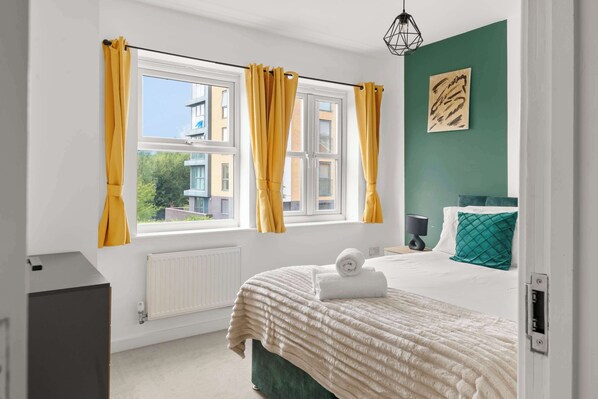 Iron/ironing board, travel cot, WiFi, bed sheets