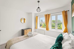 3 habitaciones, tabla de planchar con plancha, cuna de viaje y wifi 