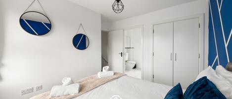 アイロン / アイロン台、旅行用ベビーベッド、WiFi、ベッドシーツ