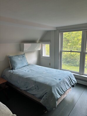 3 makuuhuonetta, silitysrauta/-lauta, ilmainen Wi-Fi, vuodevaatteet