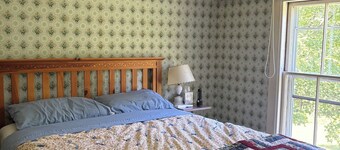 18th Century Refurbished Yankee 3 Bedroom Farmhouse in the Berkshires