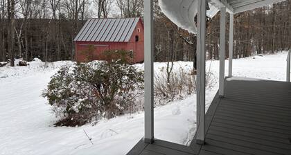 18th Century Refurbished Yankee 3 Bedroom Farmhouse in the Berkshires