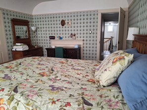 3 dormitorios, tabla de planchar con plancha, wifi gratis y ropa de cama