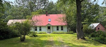 18th Century Refurbished Yankee 3 Bedroom Farmhouse in the Berkshires