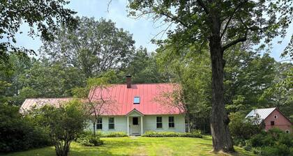 18th Century Refurbished Yankee 3 Bedroom Farmhouse in the Berkshires