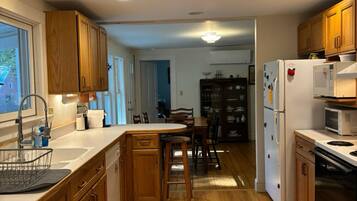 Coffee/tea maker, fridge, microwave, oven