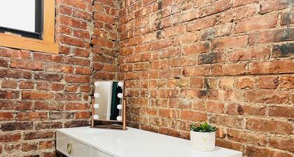 Modern 2BR Retreat in the Heart of Hell’s Kitchen – Steps from Times Square