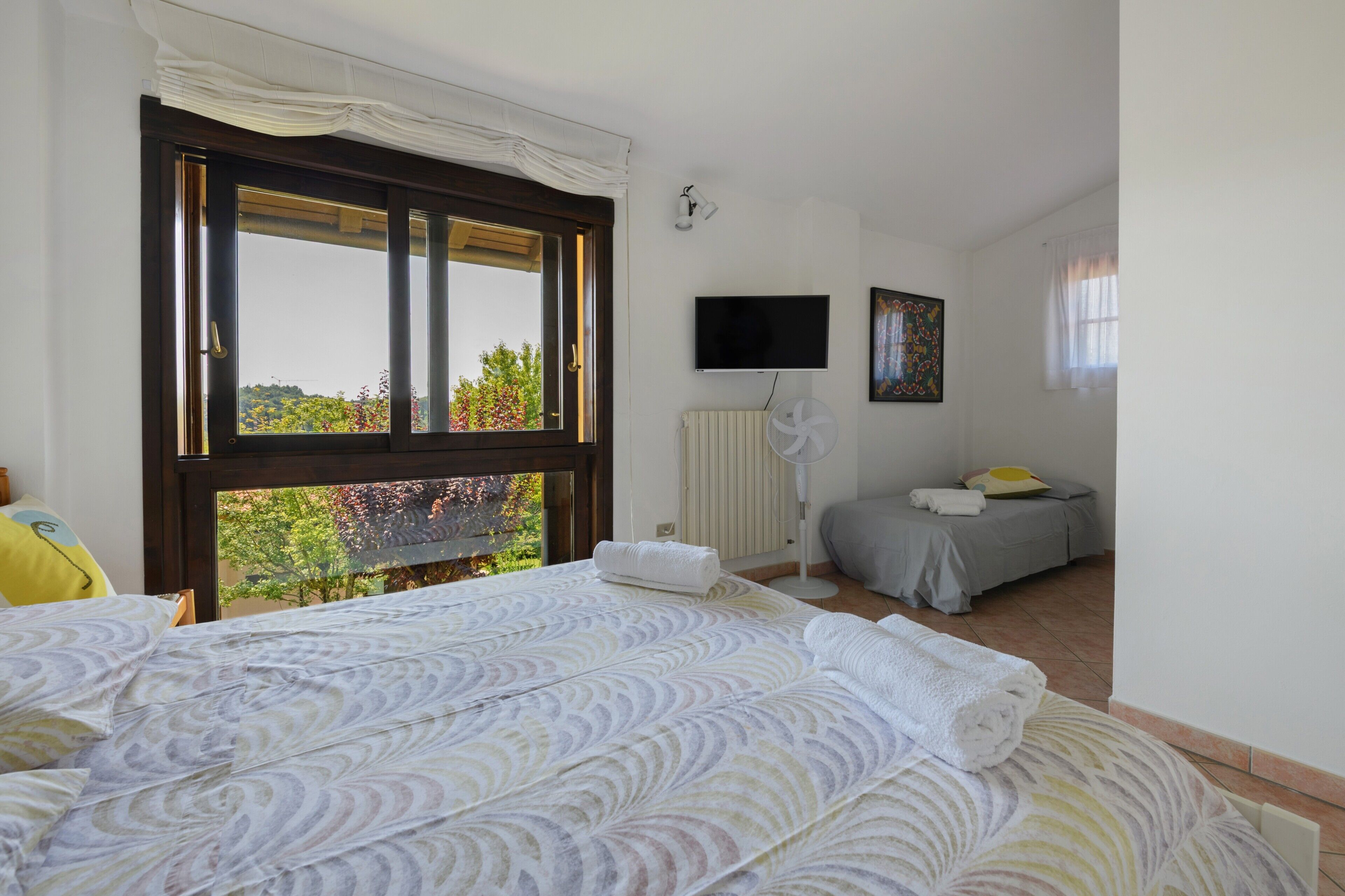 2 bedrooms, iron/ironing board, bed sheets