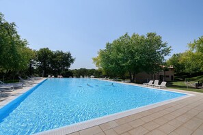 Pool - Holiday Home 'Le Paolette' with Lake View, Shared Pool and Private Terrace (Padenghe Sul Garda)