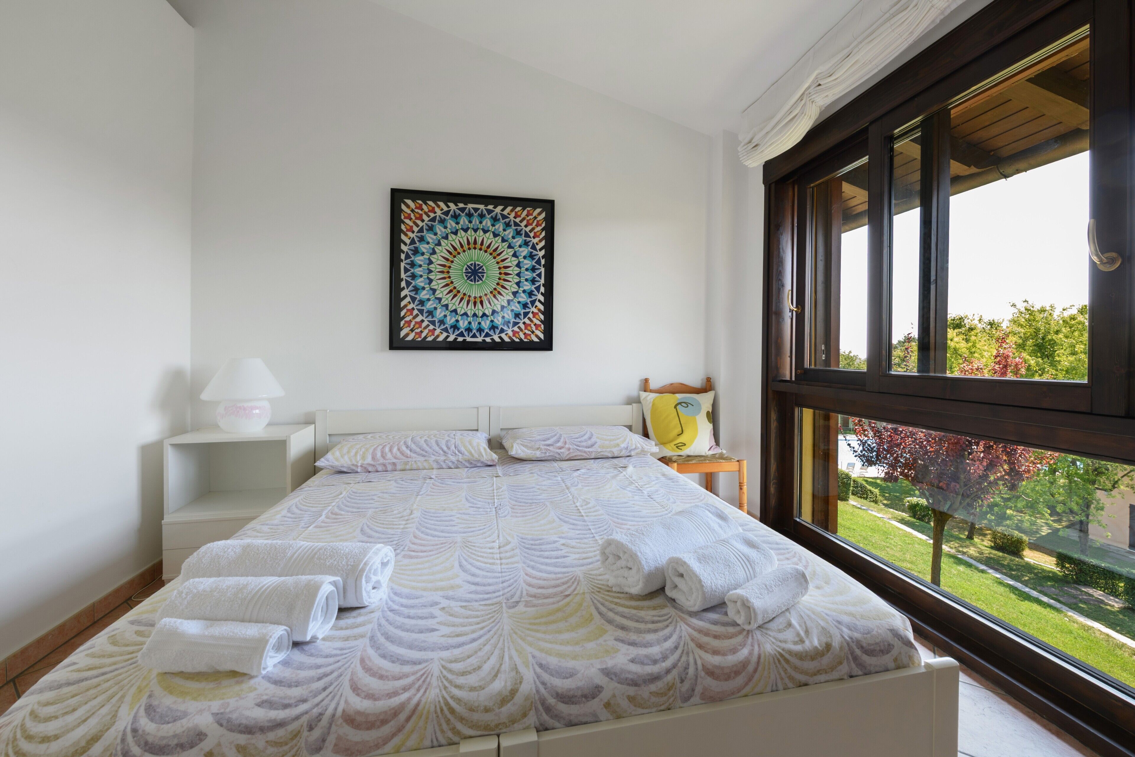 2 bedrooms, iron/ironing board, bed sheets