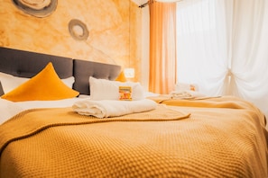Desk, WiFi, bed sheets