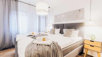 12 Schlafzimmer, Schreibtisch, WLAN, Bettwäsche