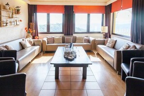 TV, fireplace, DVD player, offices