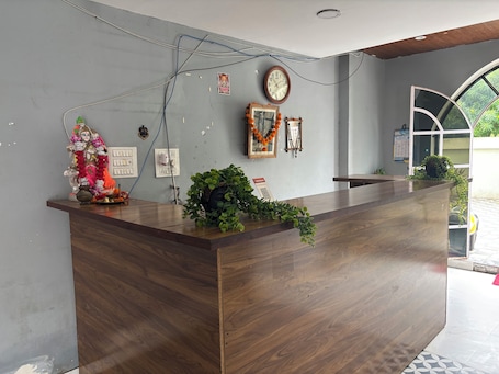 Rezeption. Hotel Dhana Lakshmi Bliss