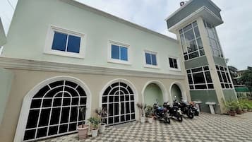 Mặt tiền nơi lưu trú