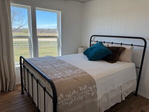 12 soverom, strykejern/-brett, wi-fi (inkludert) og sengetøy