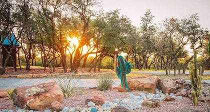 Spacious 12-Bedroom Resort in Graham Texas - sleeps 40