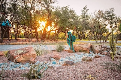 Spacious 12-Bedroom Resort in Graham Texas  - sleeps 40