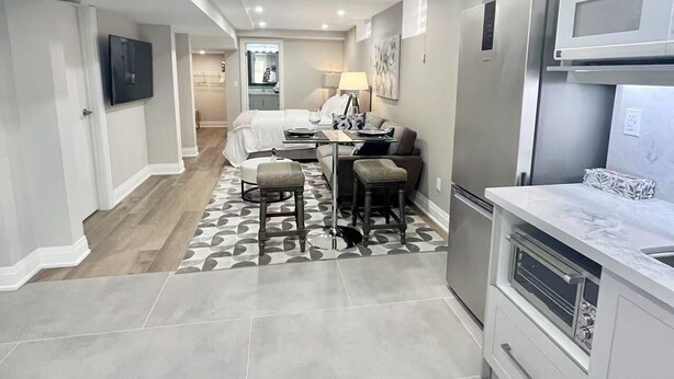 Interior - Richmond hill bright semi-basement studio close to Yonge st (Richmond Hill)