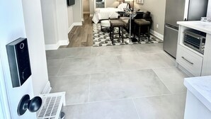 Interior - Richmond hill bright semi-basement studio close to Yonge st (Richmond Hill)