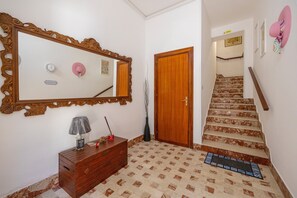 Interior - Apartment 'Sole e Amore' with Balcony, Wi-Fi and Air Conditioning (Casteldaccia)