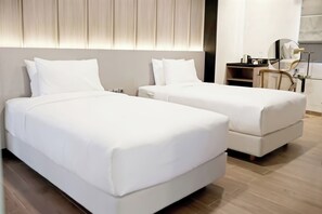 Free WiFi - Spot 43 Cafe and Hotel (Bandung)