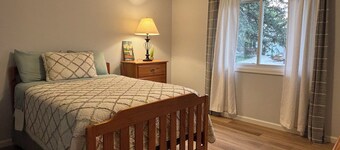 Cozy Retreat w/Sauna Near Downtown Windsor!