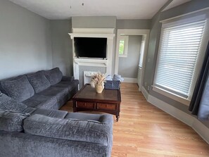 Living area - Modern Comfort in a Hip Neighborhood (Cleveland)