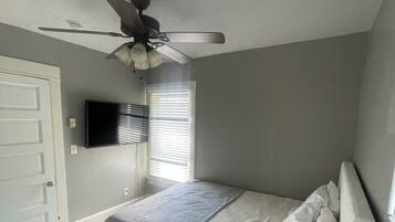 2 bedrooms, desk, iron/ironing board, WiFi