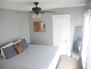 2 bedrooms, desk, iron/ironing board, WiFi - Modern Comfort in a Hip Neighborhood (Cleveland)