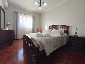 3 bedrooms, iron/ironing board, free WiFi, bed sheets - THE SHIP'S HOUSE (Açores)