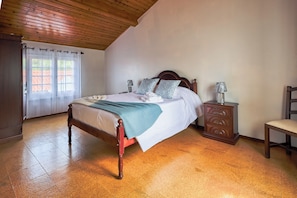 3 chambres, fer et planche à repasser, Wi-Fi gratuit, draps fournis