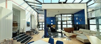 Spacious family loft for groups of up to 10 people near the main train station