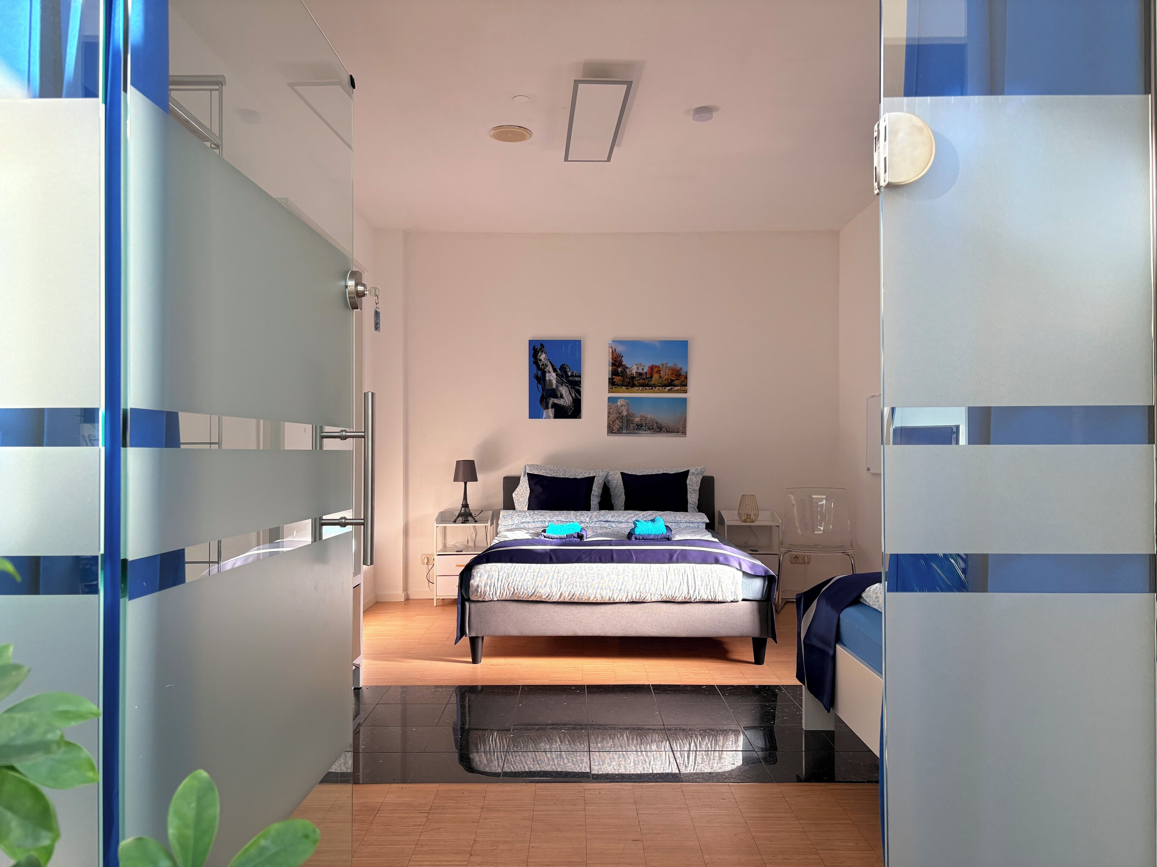 3 chambres, fer et planche à repasser, Wi-Fi, draps fournis