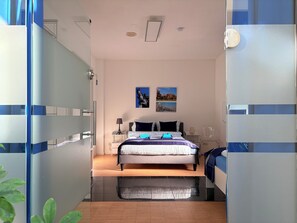 3 slaapkamers, een strijkplank/strijkijzer, wifi, beddengoed