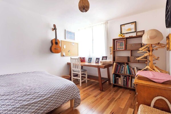 2 bedrooms, desk, iron/ironing board, WiFi