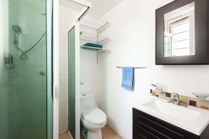 Dusche, Haartrockner, Handtücher