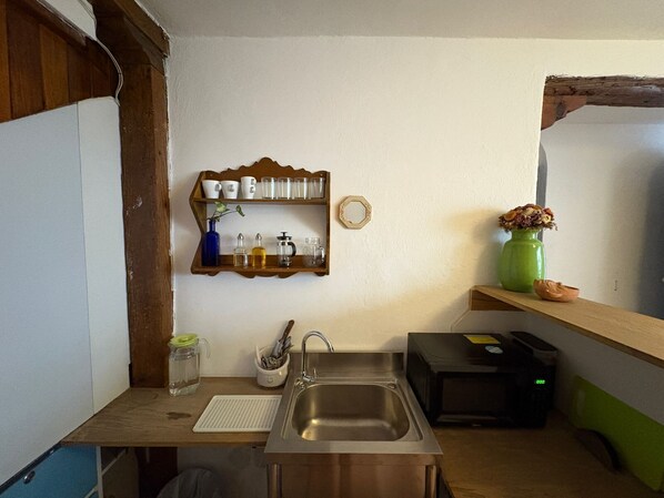 Fridge, microwave, coffee/tea maker, cookware/dishes/utensils