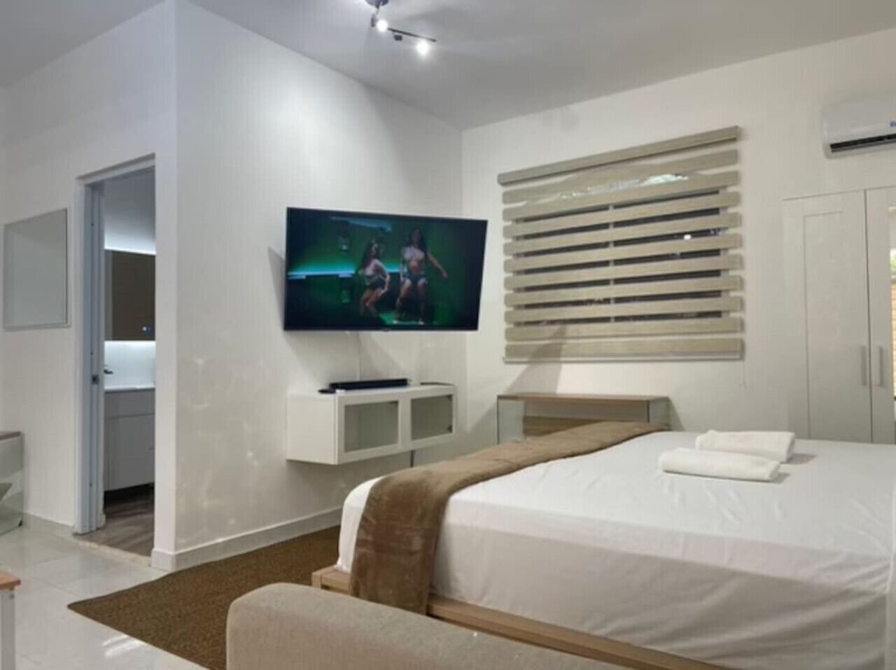 1 bedroom, desk, iron/ironing board, WiFi