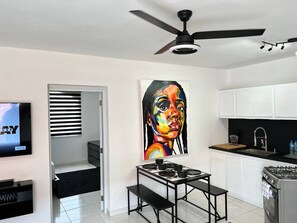 Fridge, oven, stovetop, coffee/tea maker