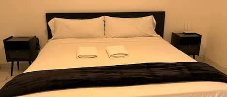 1 habitación, tabla de planchar con plancha, wifi y ropa de cama