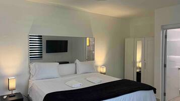 1 bedroom, desk, iron/ironing board, WiFi