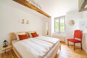 3 soverom, strykejern/-brett, wi-fi (inkludert) og sengetøy