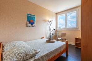 4 chambres, fer et planche à repasser, Wi-Fi gratuit, draps fournis