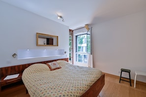 3 bedrooms, iron/ironing board, free WiFi