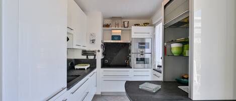 Réfrigérateur, micro-ondes, four, lave-vaisselle