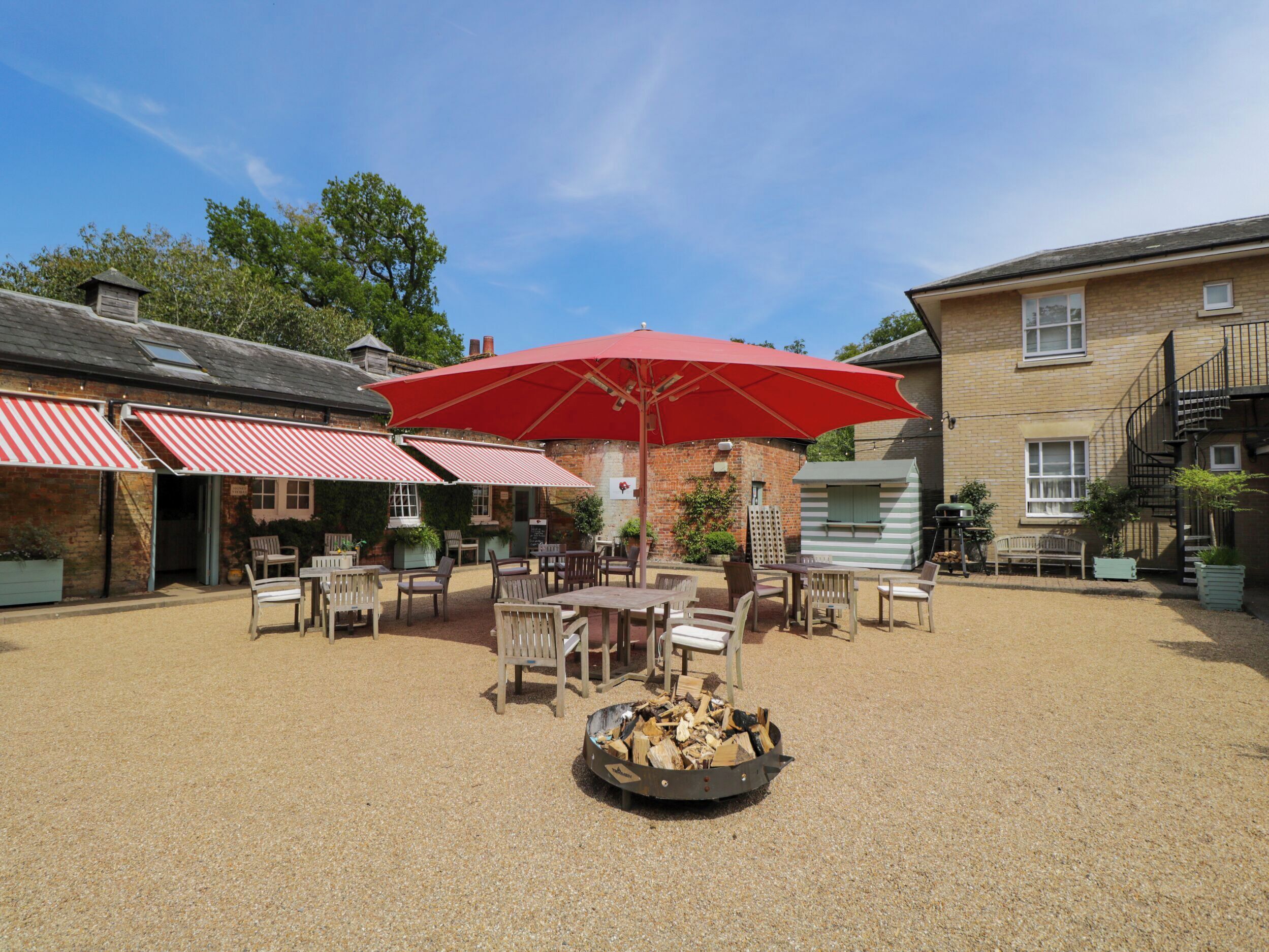 Khu ẩm thực ngoài trời